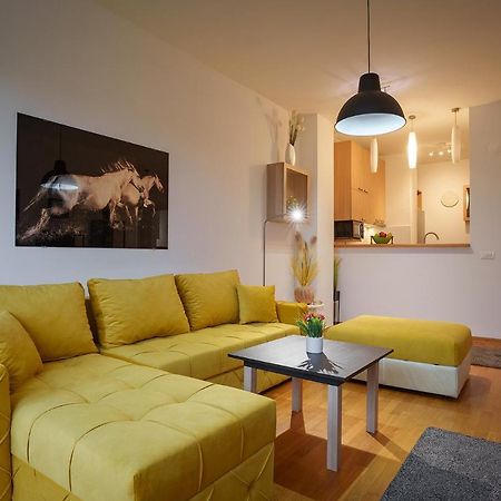 Yellow Lux Apartment เบลเกรด ภายนอก รูปภาพ